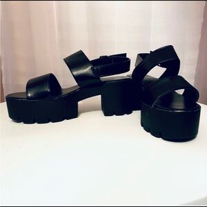 Ready Salted Jaffa Black Chunky Platform Sandals
Women's US 10 New in
Box